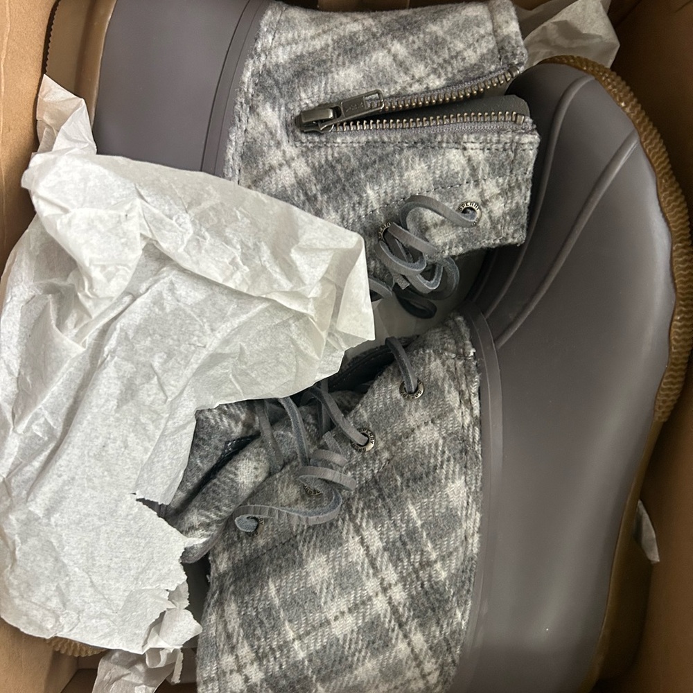 Sperry Saltwater Plaid Gray Boots - Picture 5 of 7